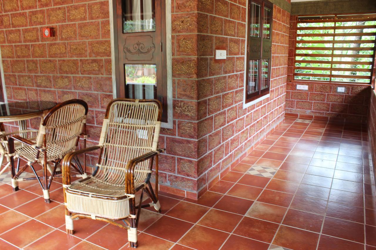 Neelambari Resorts Urakam Bagian luar foto
